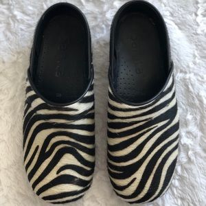 Preowned Sanita Zebra Print Clogs